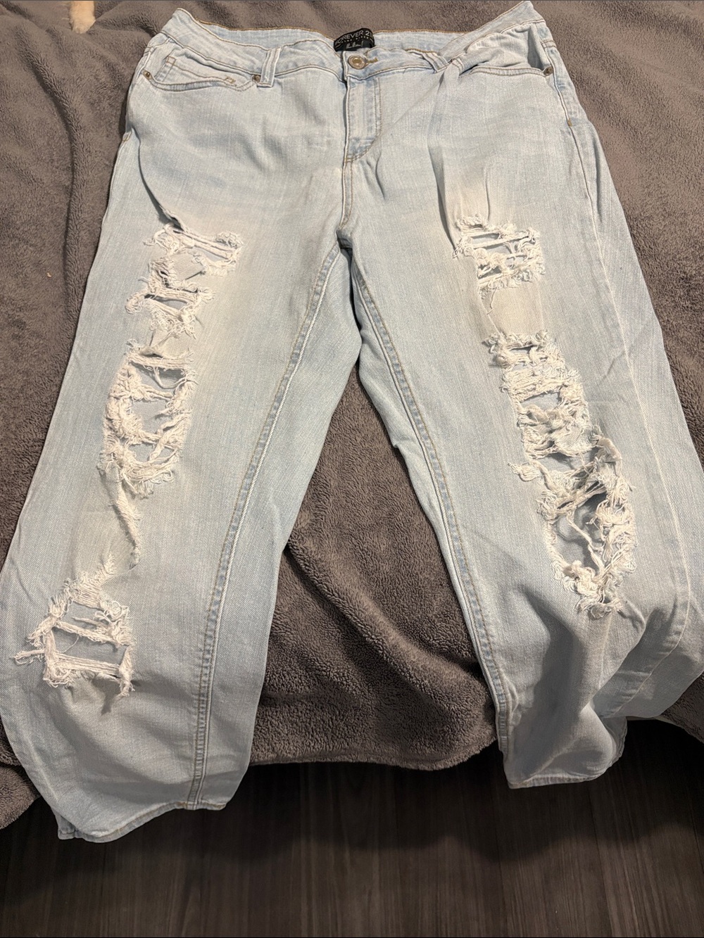 F21 Light Wash Women's Jeans - Pale Blue Denim
